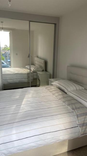 Modern Central Flat With Balcony & Free Parking On-Site Bournemouth Eksteriør billede